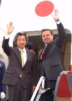 Koizumi heads back to Japan from Canada with Schroeder